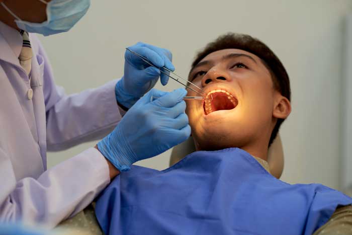 precancerous mouth lesions signs